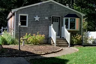 327 Beachwood Dr, Warwick, RI 02818 - Photo 2