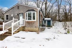 327 Beachwood Dr, Warwick, RI 02818 - Photo 4