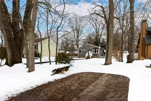 327 Beachwood Dr, Warwick, RI 02818 - Photo 10