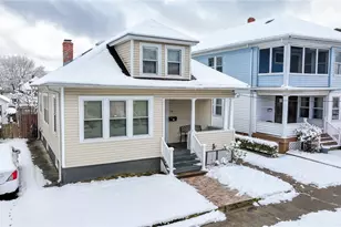 30 Edgemere Ave, Providence, RI 02909 - Photo 2