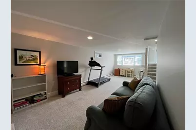 83 Eustis Avenue, Newport, RI 02840 - Photo 16