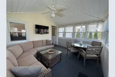 83 Eustis Avenue, Newport, RI 02840 - Photo 14