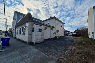 162 Washington St, Central Falls, RI 02863 - Photo 2