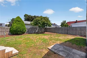 122 Dewey Ave, Pawtucket, RI 02861 - Photo 4
