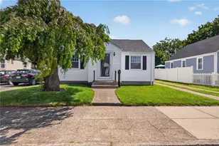 122 Dewey Ave, Pawtucket, RI 02861 - Photo 1