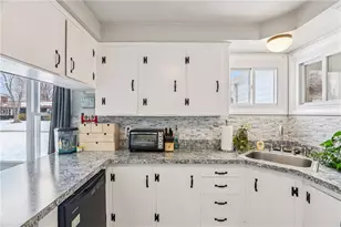 16 Morris St, West Warwick, RI 02893 - Photo 8