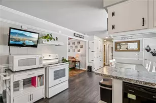 16 Morris St, West Warwick, RI 02893 - Photo 10