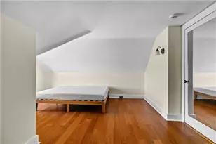 18 Rhode Island Ave, Newport, RI 02840 - Photo 8