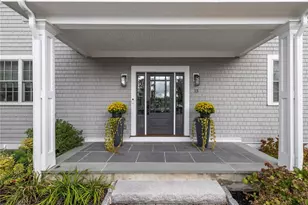 33 Carnegie Abbey Ln, Portsmouth, RI 02871 - Photo 2