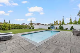 33 Carnegie Abbey Ln, Portsmouth, RI 02871 - Photo 34