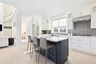 33 Carnegie Abbey Ln, Portsmouth, RI 02871 - Photo 6