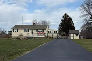 101 Honeyman Ave, Middletown, RI 02842 - Photo 2