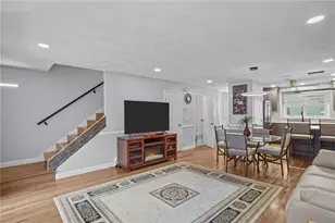 565 Quaker Ln, West Warwick, RI 02893 - Photo 8