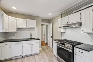 169 Ivy St, Providence, RI 02906 - Photo 8