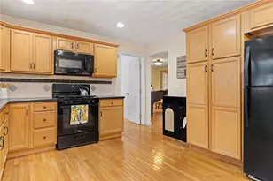 15 Gilcrest Dr, West Warwick, RI 02893 - Photo 12