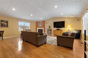 15 Gilcrest Dr, West Warwick, RI 02893 - Photo 14