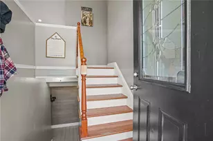 20 Darrow Dr, Warwick, RI 02886 - Photo 2