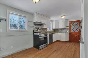 22 Rawlinson Dr, Coventry, RI 02816 - Photo 4