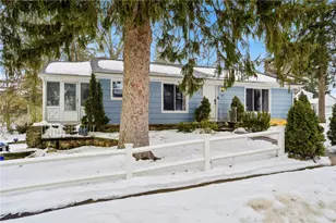 42 Woodland Dr, West Warwick, RI 02893 - Photo 2