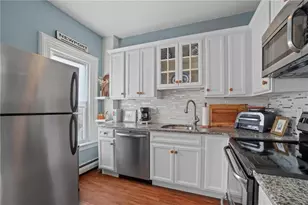 12 Catherine St, Newport, RI 02840 - Photo 4