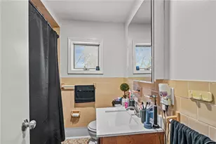 35 Laurel St, Pawtucket, RI 02860 - Photo 14