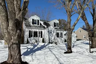 101 Farmland Rd, Warwick, RI 02889 - Photo 2