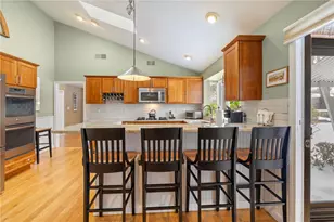 214 Meshanticut Valley Pkwy, Cranston, RI 02920 - Photo 12