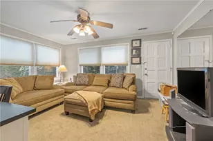 214 Meshanticut Valley Pkwy, Cranston, RI 02920 - Photo 14