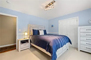 214 Meshanticut Valley Pkwy, Cranston, RI 02920 - Photo 20