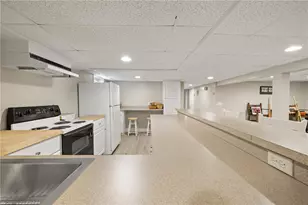 214 Meshanticut Valley Pkwy, Cranston, RI 02920 - Photo 36