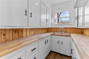 647 Pleasant Valley Pkwy, Providence, RI 02908 - Photo 20