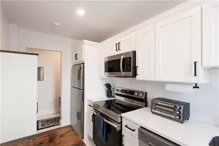 131 Broadway, Newport, RI 02840 - Photo 16