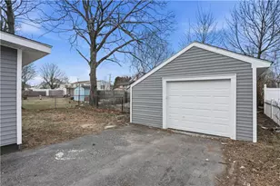 79 Bellevue Ave, Warwick, RI 02888 - Photo 26