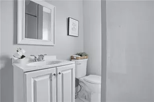 79 Bellevue Ave, Warwick, RI 02888 - Photo 12