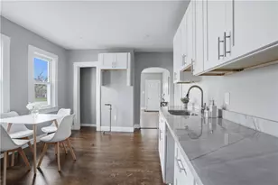 79 Bellevue Ave, Warwick, RI 02888 - Photo 2