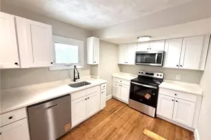 89 Armistice Blvd, Pawtucket, RI 02860 - Photo 4