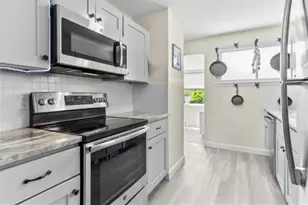 30 Brown St, Narragansett, RI 02882 - Photo 6