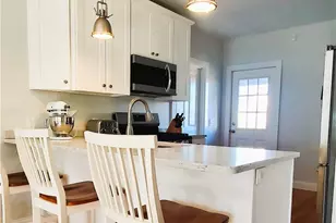 40 Simmons St, Newport, RI 02840 - Photo 2