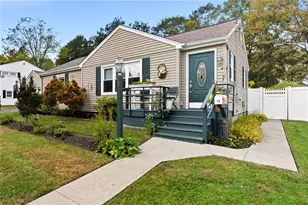 19 Beatrice Ave, Warwick, RI 02889 - Photo 2