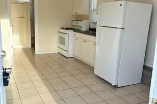 37 Wakefield St, West Warwick, RI 02893 - Photo 2