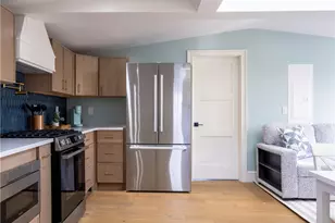 7 Dearborn St, Newport, RI 02840 - Photo 2