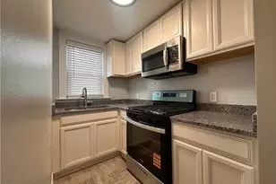 31 Ceres St, Providence, RI 02908 - Photo 2