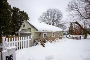 25 Weeks St, Cumberland, RI 02864 - Photo 6