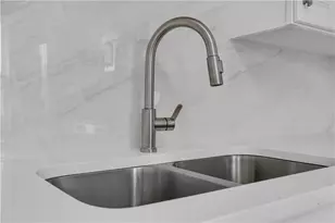 131 Wendell St, Providence, RI 02909 - Photo 14