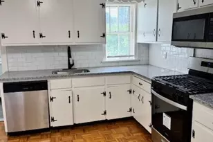 40 Bourne St, Bristol, RI 02809 - Photo 2