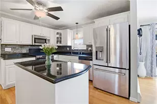 21 Sarah Ln, Warwick, RI 02889 - Photo 6