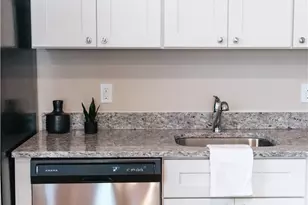 28 Dixon St, Newport, RI 02840 - Photo 10