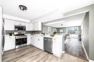 70 Manistee St, Pawtucket, RI 02861 - Photo 4