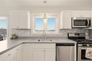 58 Seafare Ln, Portsmouth, RI 02871 - Photo 12