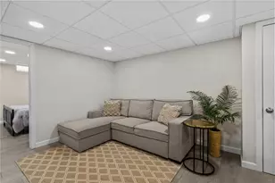 386 Mendon Ave, Pawtucket, RI 02861 - Photo 46